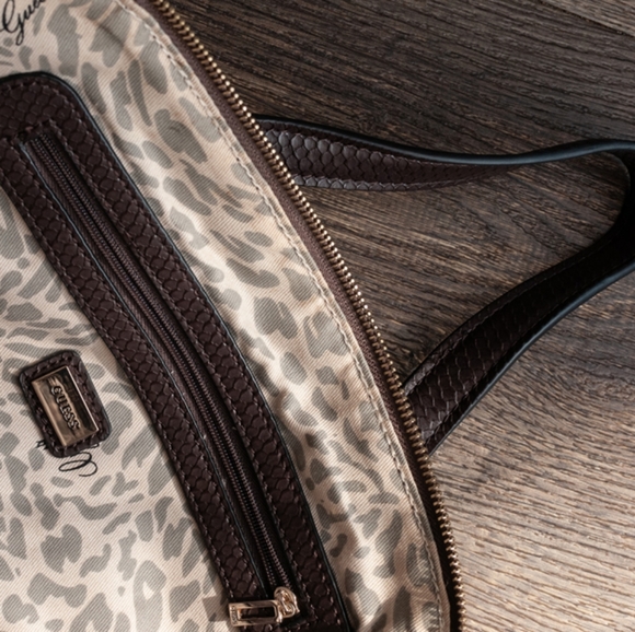 Guess Hand Bag - Picture 4 of 5